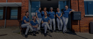 Personale foran tandklinikken